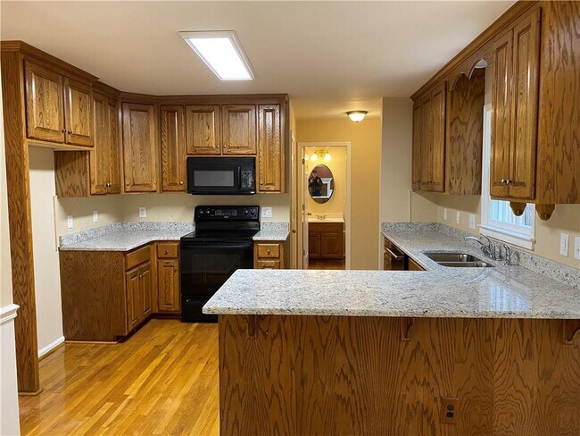 Building Photo - 612 Braidwood Dr NW