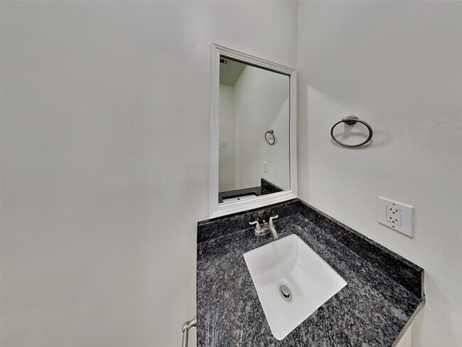Building Photo - 502 Hearthstone Ct