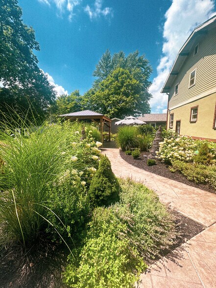 Back garden/patio - 112 E Madison Ave