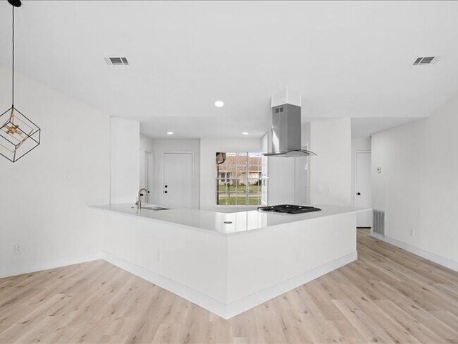 Building Photo - 2314 Edgedale Dr