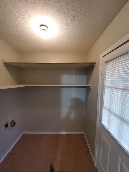 Building Photo - 5046 Gray Dr
