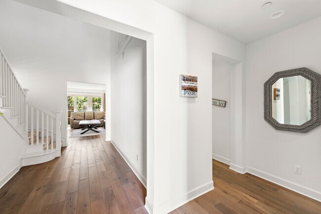 Building Photo - 106 Via Murcia