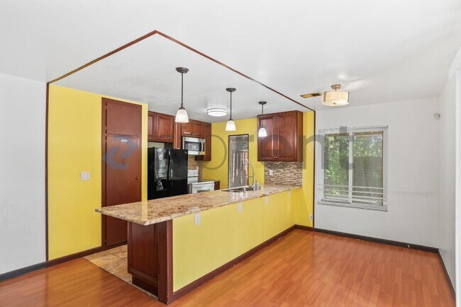 Building Photo - 2095 Olivera Rd