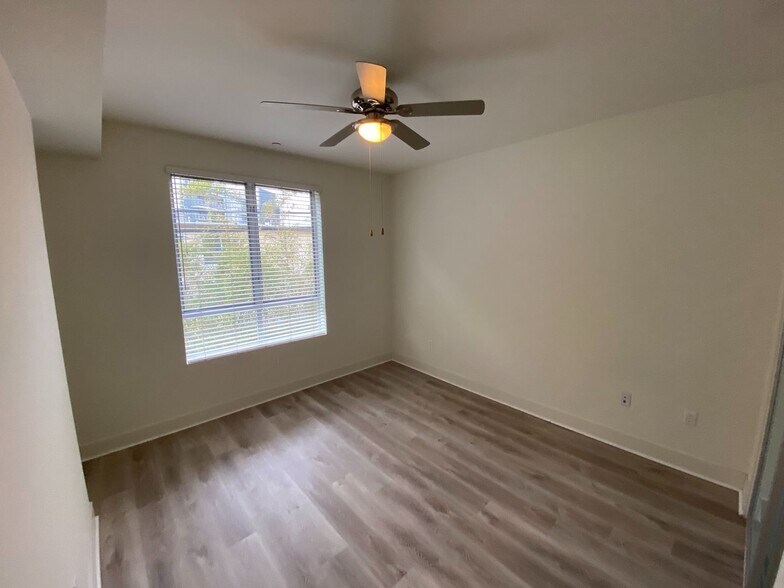 Building Photo - 11929 Courtleigh Dr
