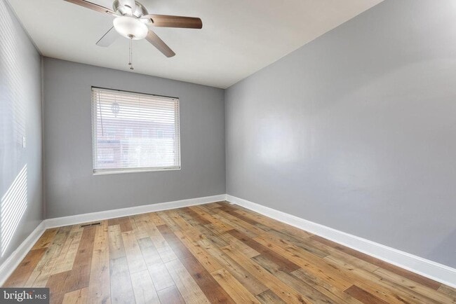 Building Photo - 422 Folcroft St