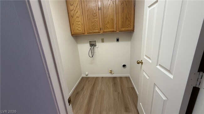 Building Photo - 1328 Maplegrove Cir