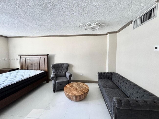 Building Photo - 999 Brickell Bay Dr