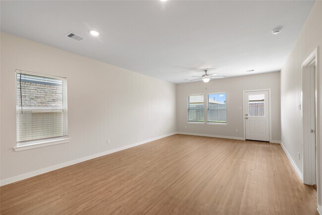 Building Photo - 5811 Quest Valley Dr