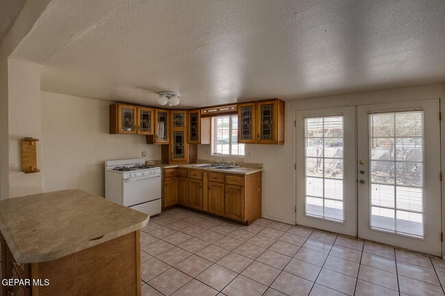 Building Photo - 5729 Waldorf Dr