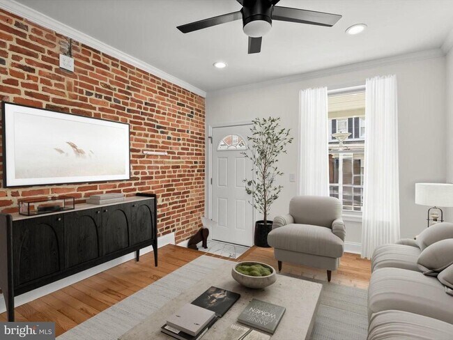 Building Photo - 404 N Robinson St