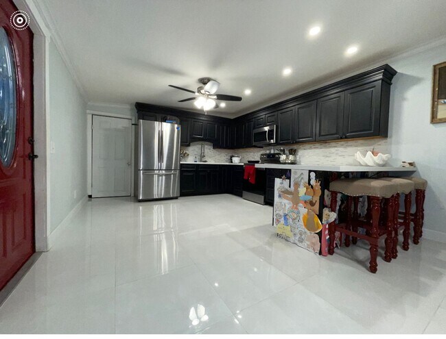 Building Photo - 3 bedroom 2 Bathroom in Big Coppitt No pet...