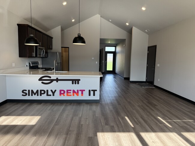 Building Photo - New 3 Bedroom, 3 Bathroom Sublease Brick Towne Ames Townhome