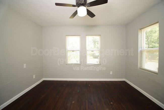 Building Photo - 613 E Xyler St