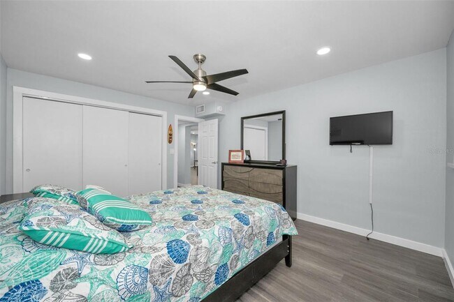 Building Photo - 300 64th Ave