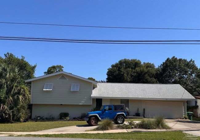 Primary Photo - 203 Fairpoint Dr