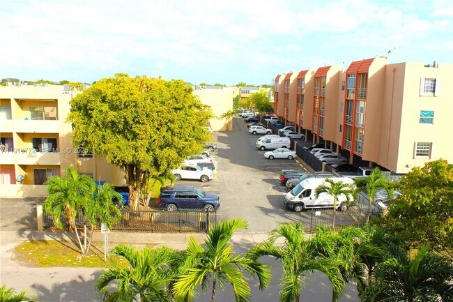 Building Photo - 6130 W 19th Ave