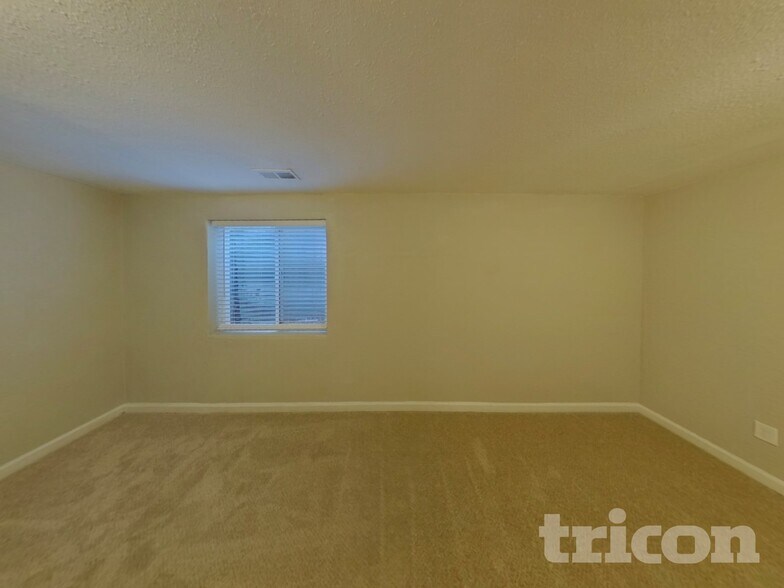 Building Photo - 6455 Montarbor Dr