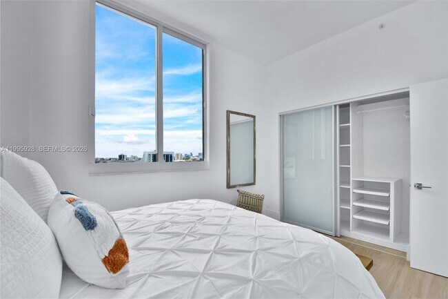 Building Photo - 18800 NE 29th Ave