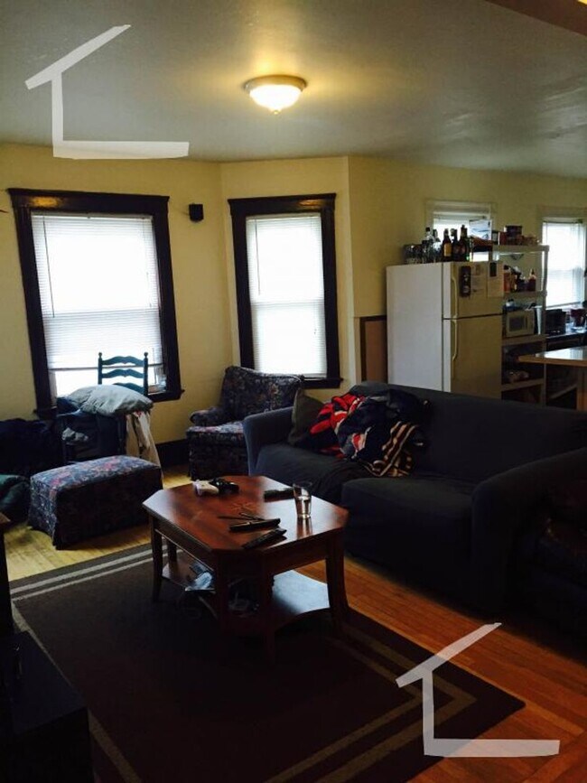 Building Photo - Faneuil St 3 Bed