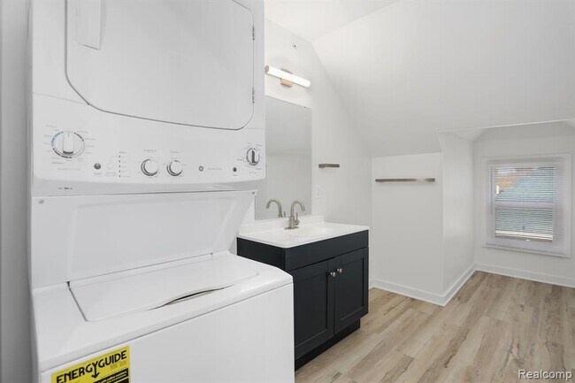 Building Photo - 799 E Grand Blvd