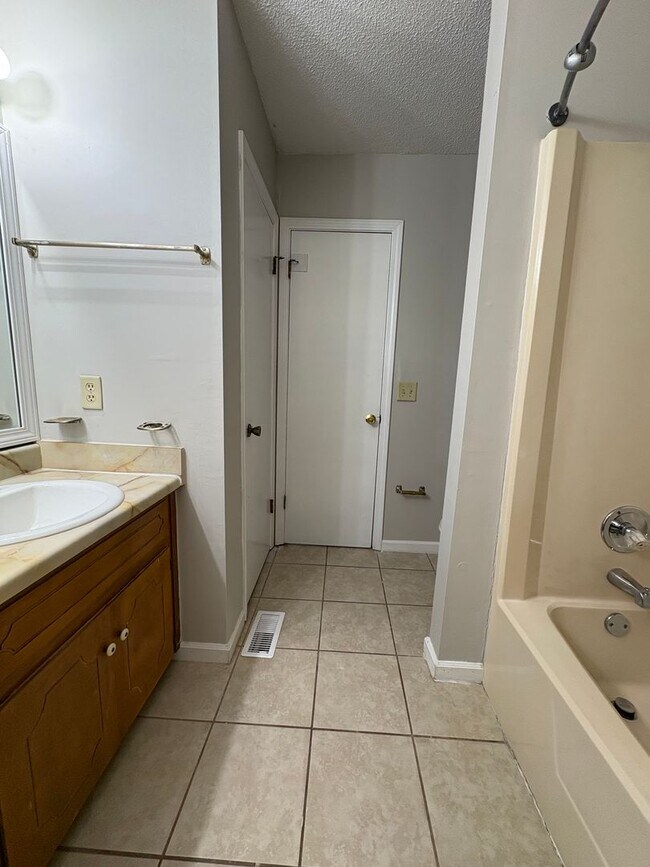 Building Photo - Daleville!