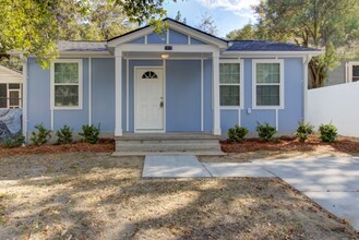 Building Photo - Renovated 3BR/2BA Home for Rent in North Charleston Granite Countertops Stainless Steel Appliances