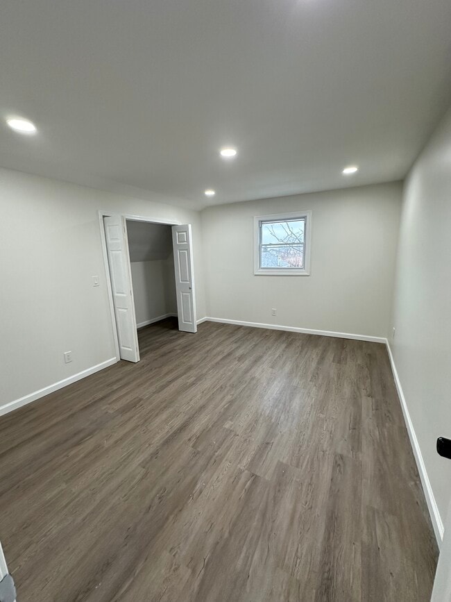 Building Photo - 536 Beech St