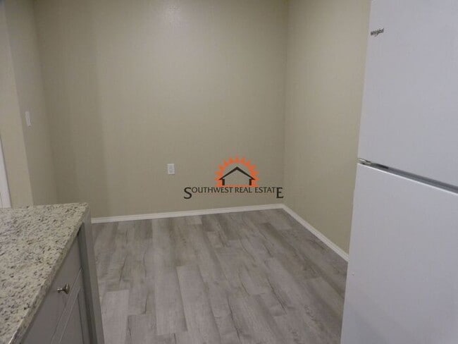 Building Photo - Modern 3 bedroom 2 bath apartment