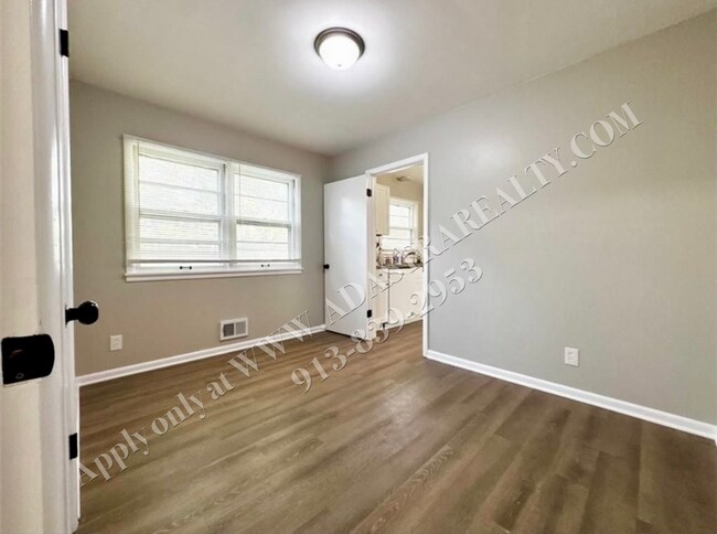 Building Photo - MOVE IN SPECIAL!! Updated 3 Bed 1 Bath Home In Independence-Available NOW!! MOVE IN SPECIAL $300 ...