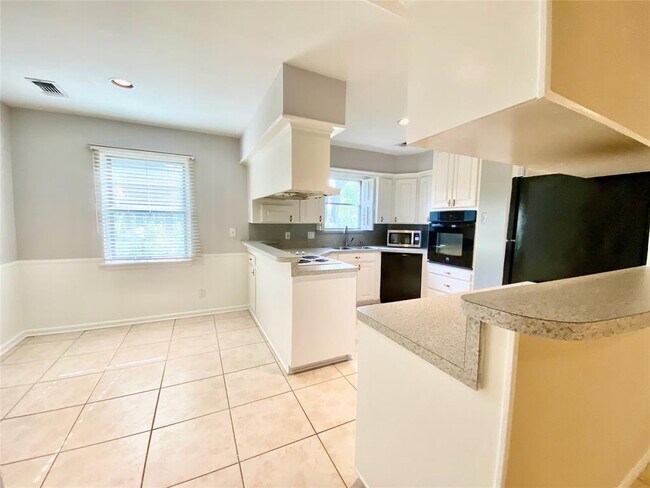 Building Photo - 2206 Tannehill Dr