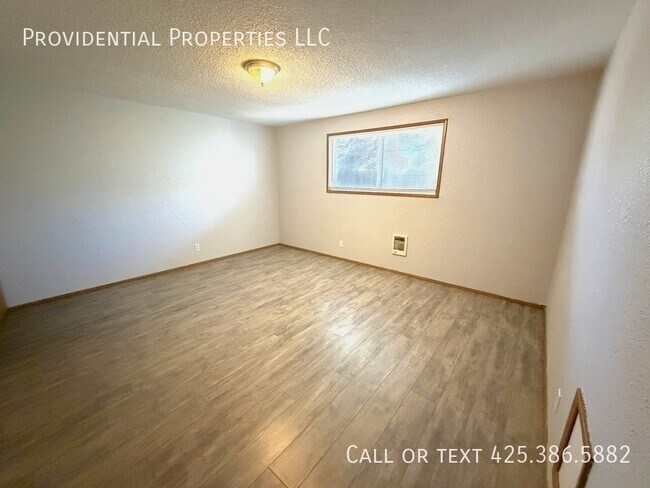 Building Photo - 1122 Lafayette St S