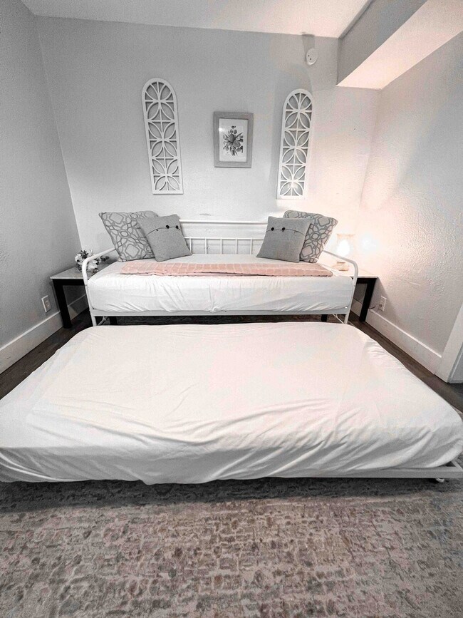 Building Photo - 1112 Morgan Ave