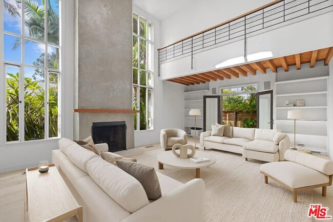 Building Photo - 524 Altair Pl