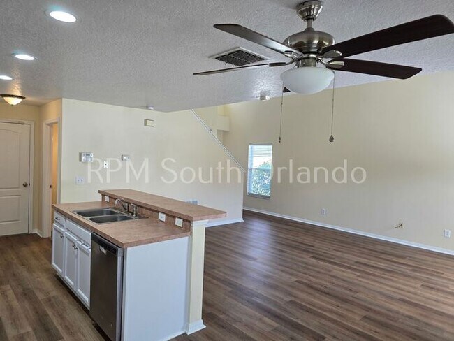 Building Photo - Stone Creek