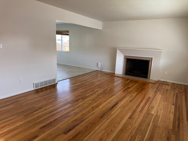 Building Photo - 950 Taney Ln