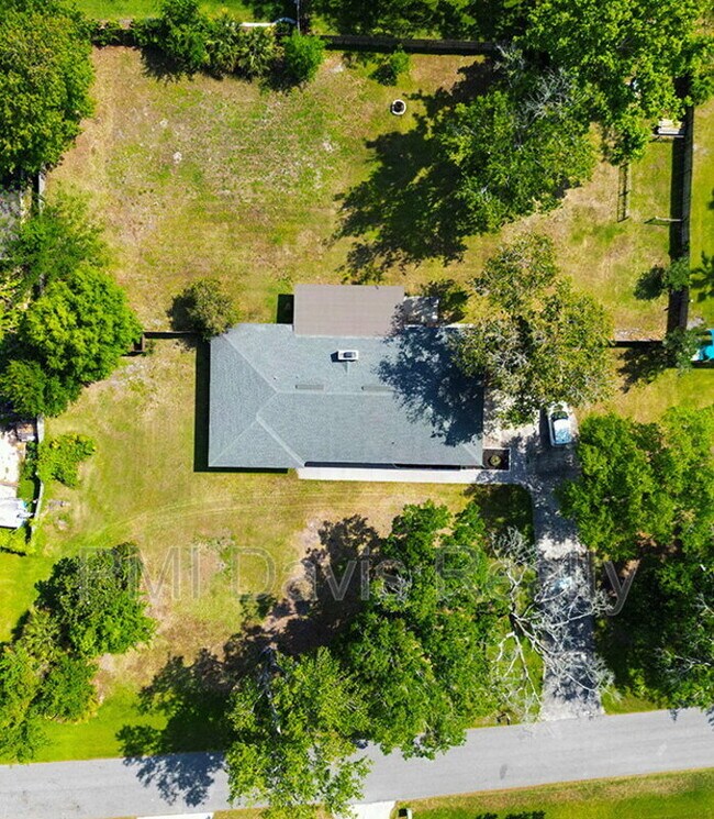Building Photo - 332 Whispering Woods Drive