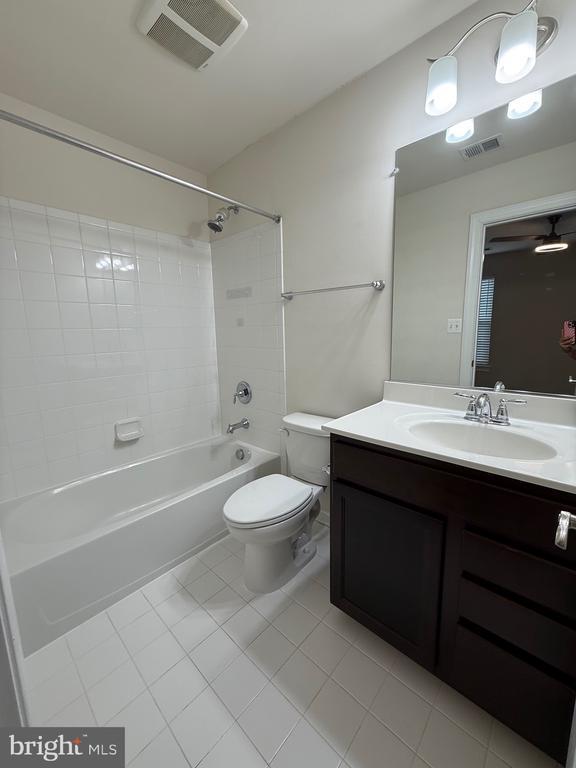 Building Photo - 7476 Riding Meadow Way