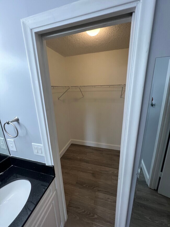 Building Photo - 7 Royal Palm Way