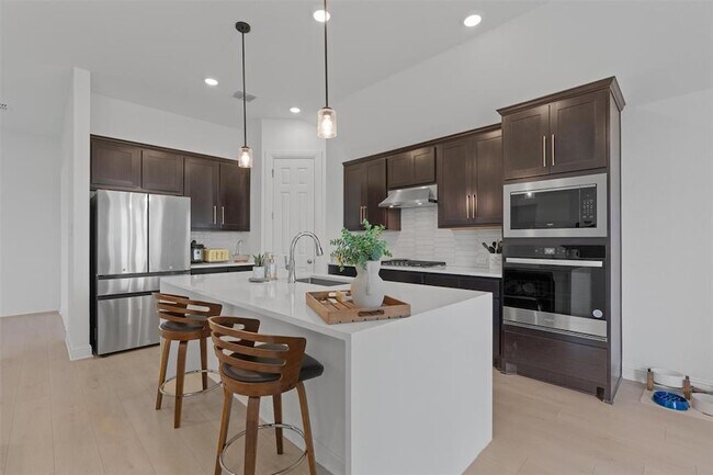 Building Photo - 20240 Smedley Dr