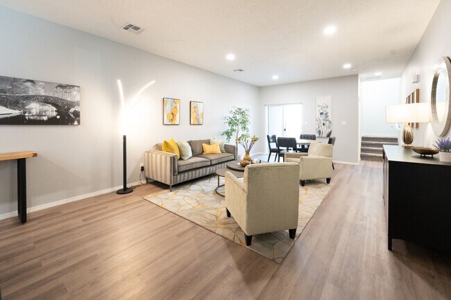 Building Photo - NEW TOWNHOME!!!!!!!