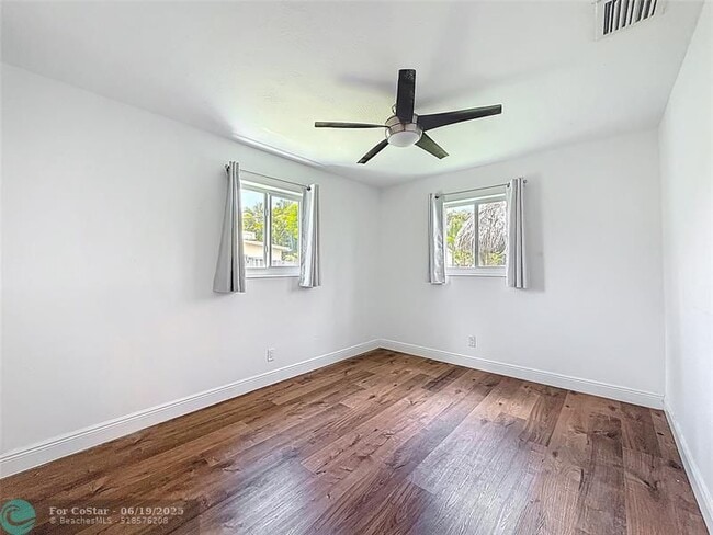 Building Photo - 50 NE 56th Ct