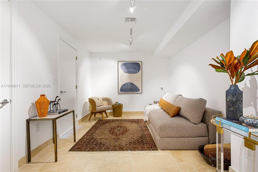 Building Photo - 3400 SW 27th Ave