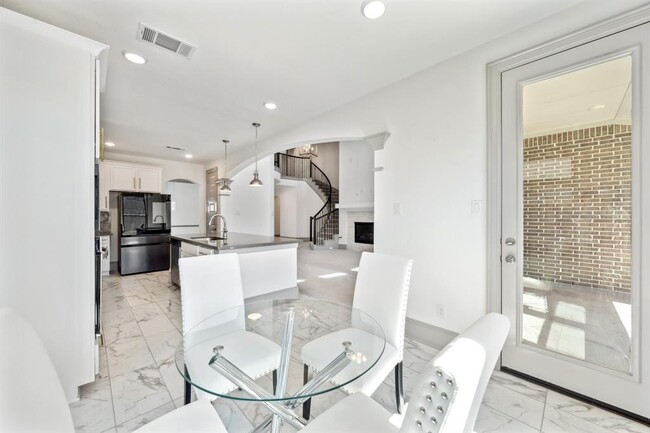 Building Photo - 2122 Mallow Ln