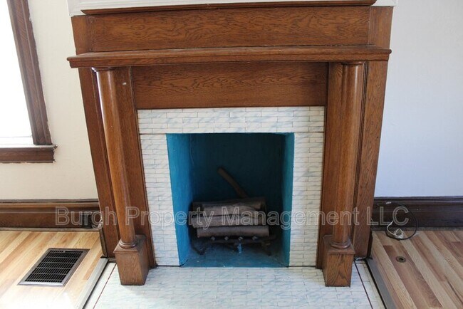 Building Photo - 213 6th Ave