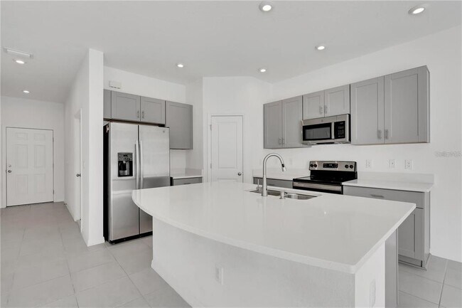 Building Photo - 6313 Willowside St