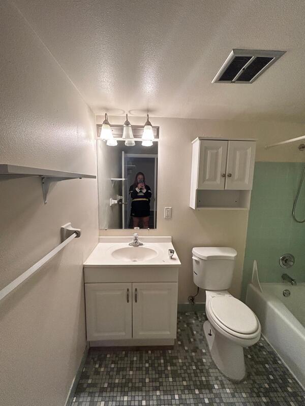 Building Photo - 134 E Johnson St