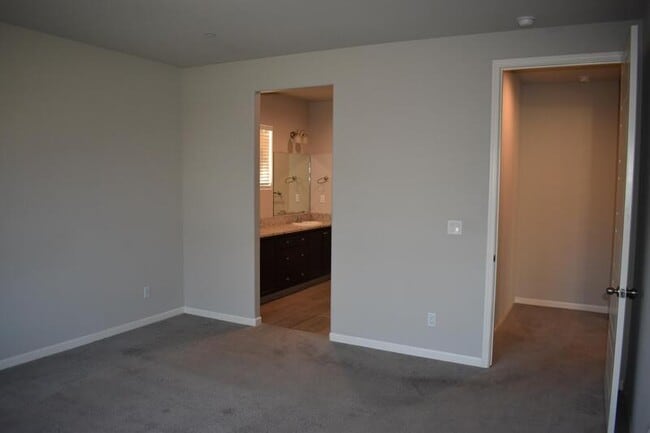 Building Photo - 610 Wood Crest Ave