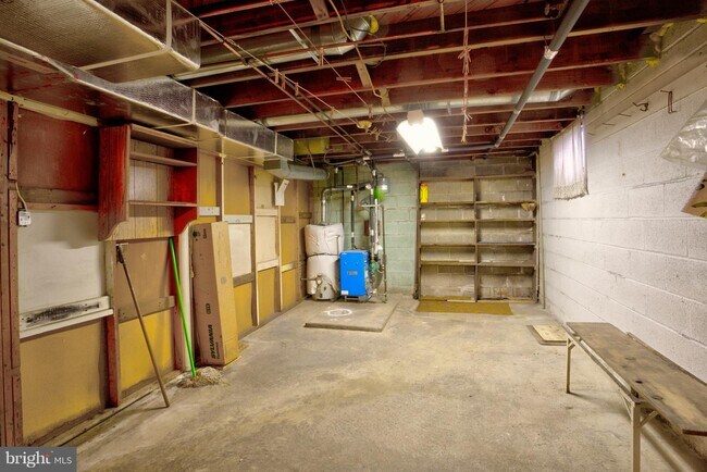 Building Photo - 117 E Vine St