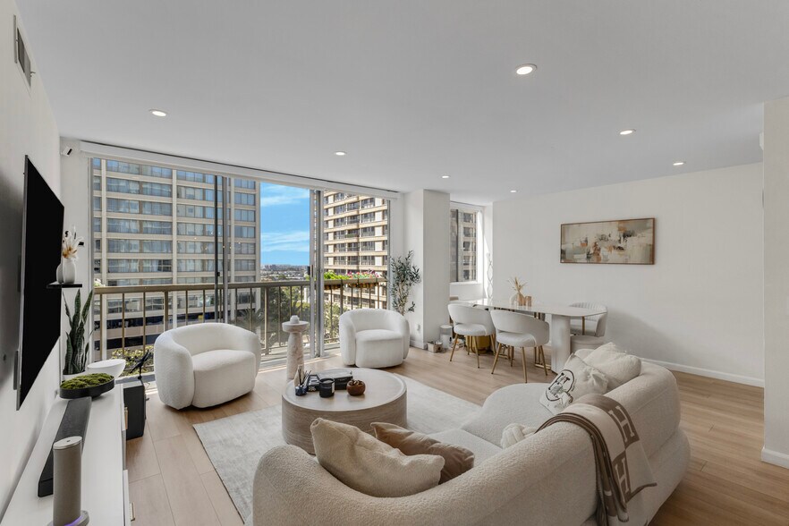 Building Photo - 10747 Wilshire Blvd