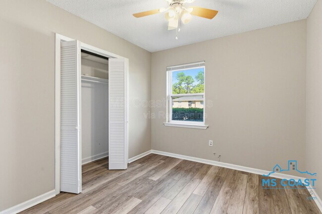 Building Photo - 609 Temple Dr